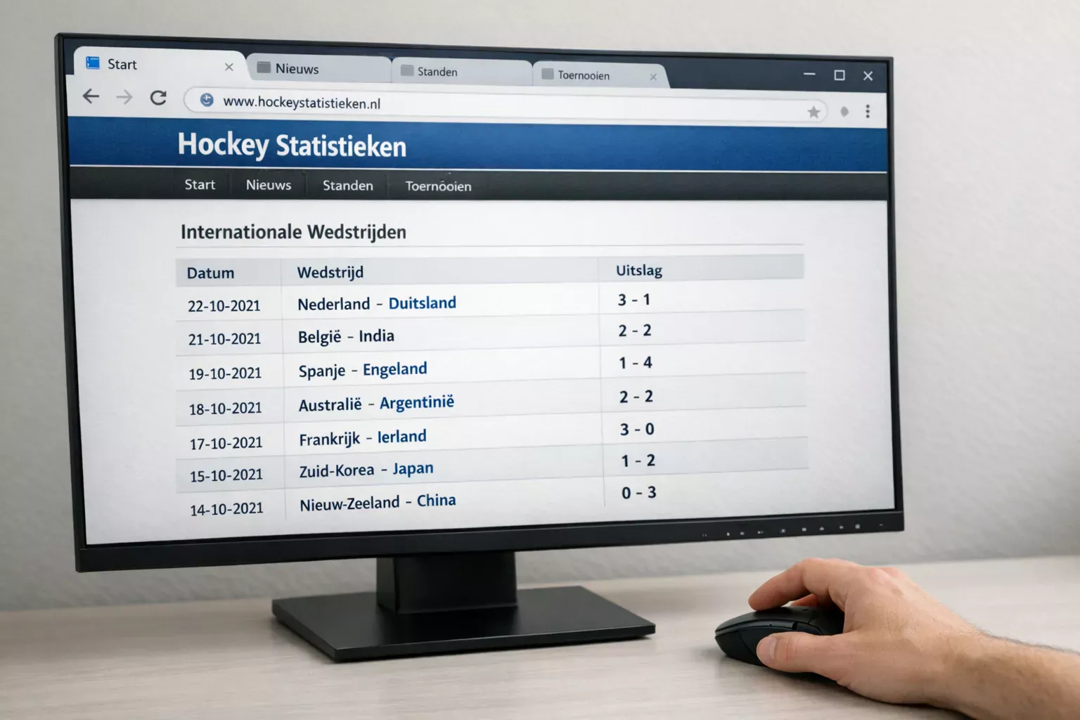 Browservenster met hockeystatistieken en wedstrijdresultaten op een computerscherm